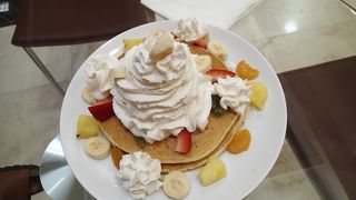 広くてゆったり。ここならパンケーキが食べられます。