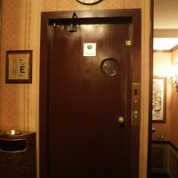 エレベーターはドア開けるタイプです。