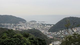 葉山の海と街が一望できる山