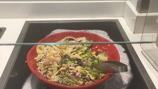 混雑しているけど、充実のフードメニュー