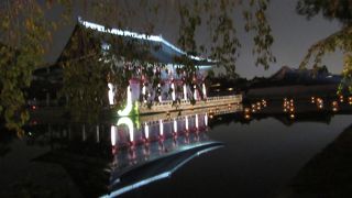 夜間開放の時にはイベントとして映像が投影され、舞踊があってました。