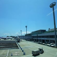 隣にはANAのA320が駐機していました。