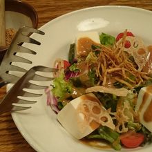 金胡麻サラダです。ボリュームあり。