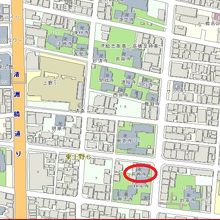長善寺は、左衛門橋通りに面しています。通りの西側です。