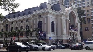 今回は外観のみ、次回はここで音楽を……。