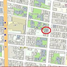 龍淵寺は、左衛門橋通りの西にあります。西隣は、同派の寺院です