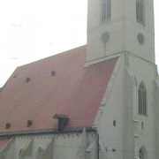 プラチスラバの町ではもっとも古い教会です。
