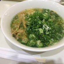 ネギがおいしいさっぱり目のラーメン。