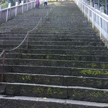 心臓破りの階段。横に迂回路もあります