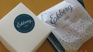 風格のある店構えの老舗ですが、接客はフレンドリー