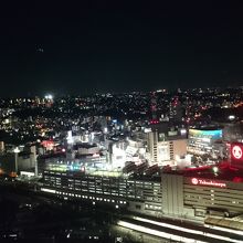 スカイビル29階からの横浜の夜景です。