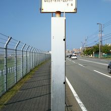 お店の最寄りのバス停。