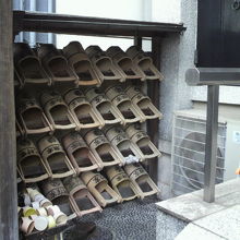 他の寺でも同じですが、お墓参りに必要な桶等が準備されています