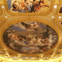 天井まで手を抜かない演出