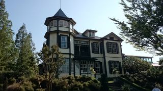 石川駅から歩いて直ぐの山手イタリア庭園にある明治の洋館。重要文化財です。