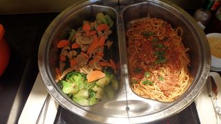 KLＩＡのシルバークリスラウンジのお食事