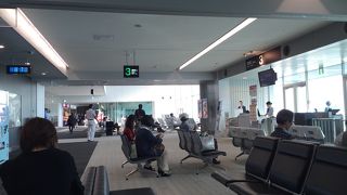 海のそばの空港