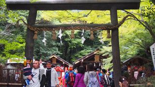 裏側に回るとよくわかる