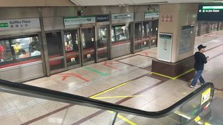 シンガポールリバーやマーライオン公園の最寄となる交通と観光の要所