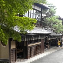 向かって左側が「いち和」です