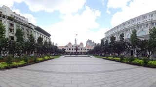 ホーチミン中心地の開放感あふれる通り