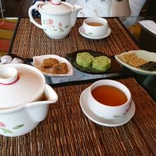 お茶セットお茶菓子付き