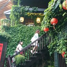 つたまみれの外壁が素敵