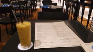 カフェと生活雑貨のお店