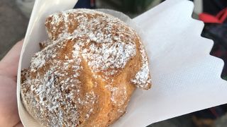 並ぶこともある有名なシュークリーム