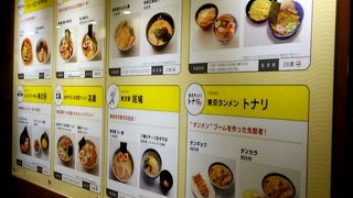 人気ラーメン店が並んでいました。