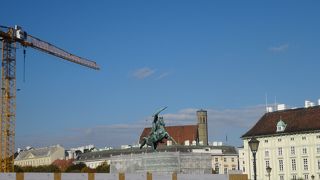 工事中でしたが銅像は見られるようになっていました。