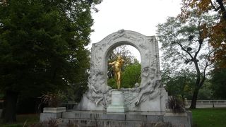 市立公園にあります。