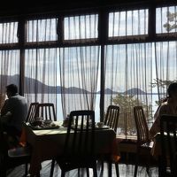 食事処で朝食バイキング