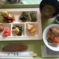 朝食はバイキング式です