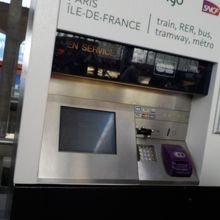 コインとクレジットカードが使用可能。お札は使えません。