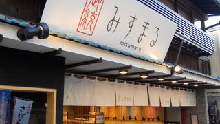 天然石や雑貨などが販売されています