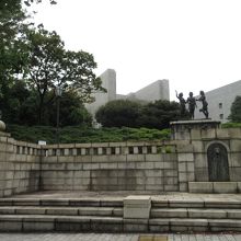 正面の方からも