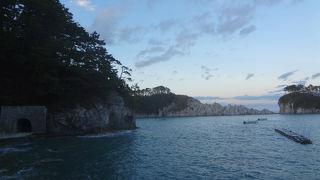 エレベーターで海岸へ