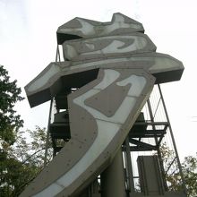 湯村温泉のランドマークになっている“夢”文字の点灯装置