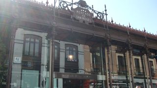 市場の雰囲気だけでも楽しい。