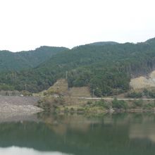 ダム湖のパノラマ