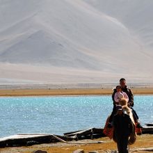 湖畔を乗馬で散策するのは最高！