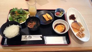 岡山ビューホテルの食堂の朝食は魚付きでした