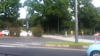 内堀通り沿いの広い坂