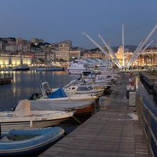 夕暮れからは、港や街の灯りもロマンチック。