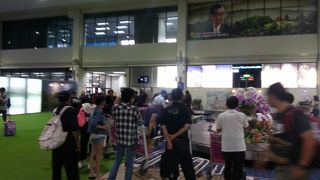 市街地にもほど近い、小さな空港です。