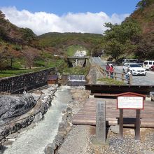 すぐ北側にある源泉地。