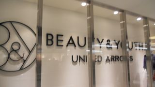 南館３階、ＪＲ大阪駅寄りにあります