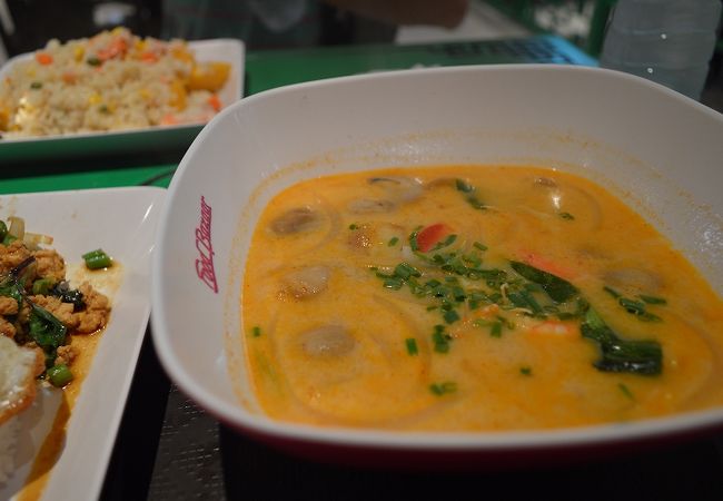 ジャンクセイロン地下にあるフードコート