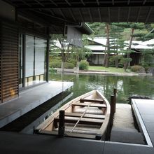 初乗りは、ブータン国王夫妻だそうです。